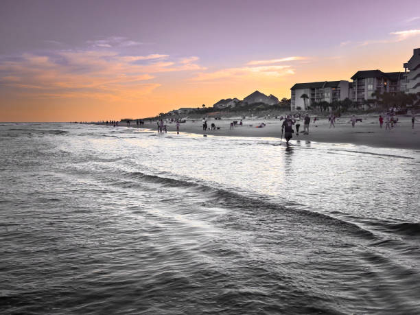 Hilton Head, South Carolina - 2023-10-07 - Sun-seekers savour the final glow of an early October sunset at a popular beach adjacent to the Palmetto Dunes community.