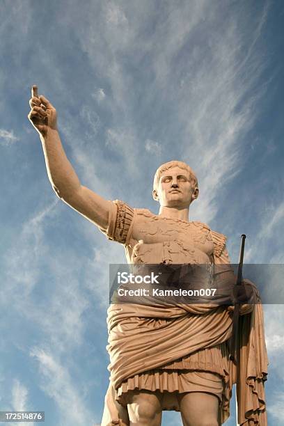 Римский Статуи — стоковые фотографии и другие картинки Гай Юлий Цезарь - роялти - Гай Юлий Цезарь - роялти, Архитектурный элемент, Вертикальный