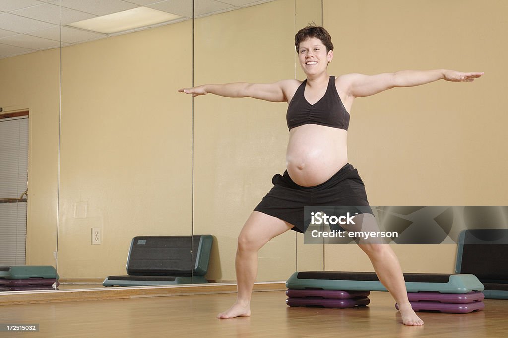 Йоги на беременность - Стоковые фото 20-29 лет роялти-фри