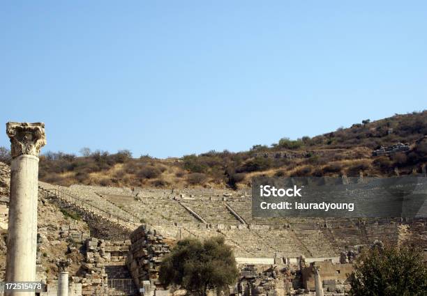 Foto de Teatro Romano Ruínas Em Éfeso Turquia e mais fotos de stock de Anfiteatro - Anfiteatro, Antiguidades, Arcaico