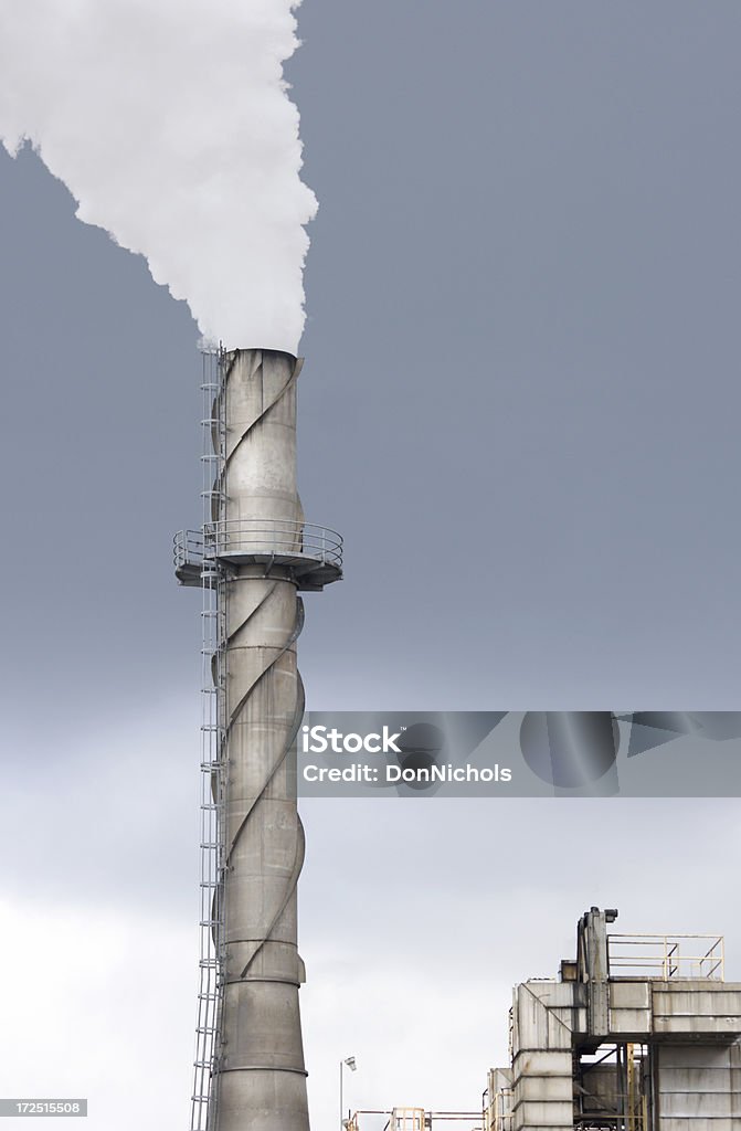 Schornstein auf einer industriellen Komplex - Lizenzfrei Abgas Stock-Foto