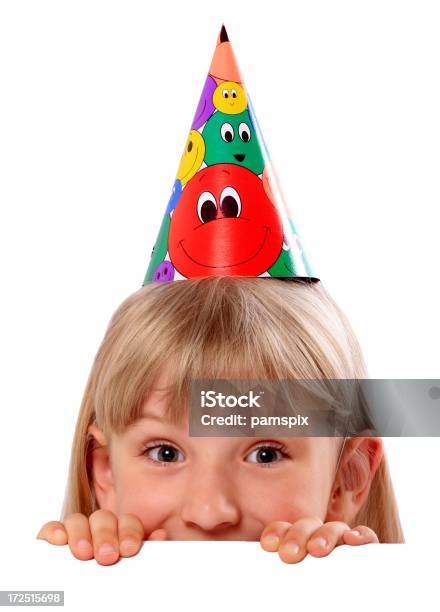 Menina Com Chapéu De Festa - Fotografias de stock e mais imagens de 6-7 Anos - 6-7 Anos, Aluna, Aluno da Escola Primária