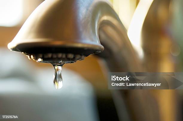 Gotejamento De Água - Fotografias de stock e mais imagens de Torneira - Torneira, Aço, Banca