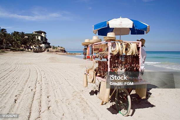 Playa Individual Foto de stock y más banco de imágenes de Playa - Playa, Vendedor del mercado, Cuba