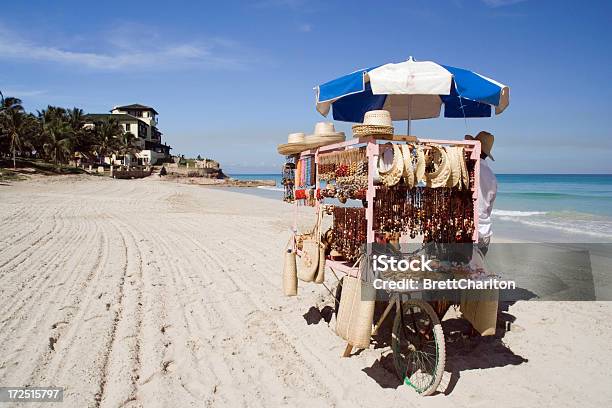 Foto de Box De Praia e mais fotos de stock de Praia - Praia, Feirante, Cuba - Grandes Antilhas