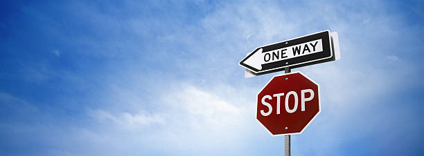 as placas de parada e uma maneira - one way stop stop sign street - fotografias e filmes do acervo