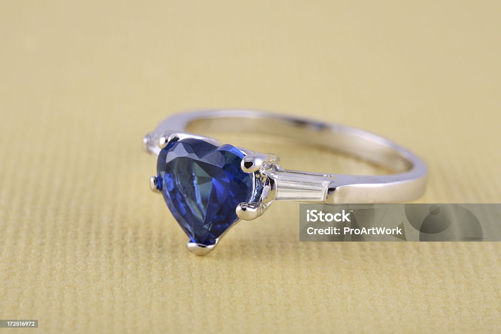 Sapphire & anillo de diamante - Foto de stock de Anillo - Joya libre de derechos