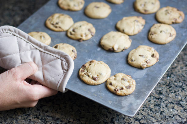 istock Fresh baked cookies on a pan being placed on the table 172517175