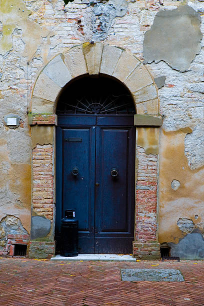 istock tuscnay door 172517415