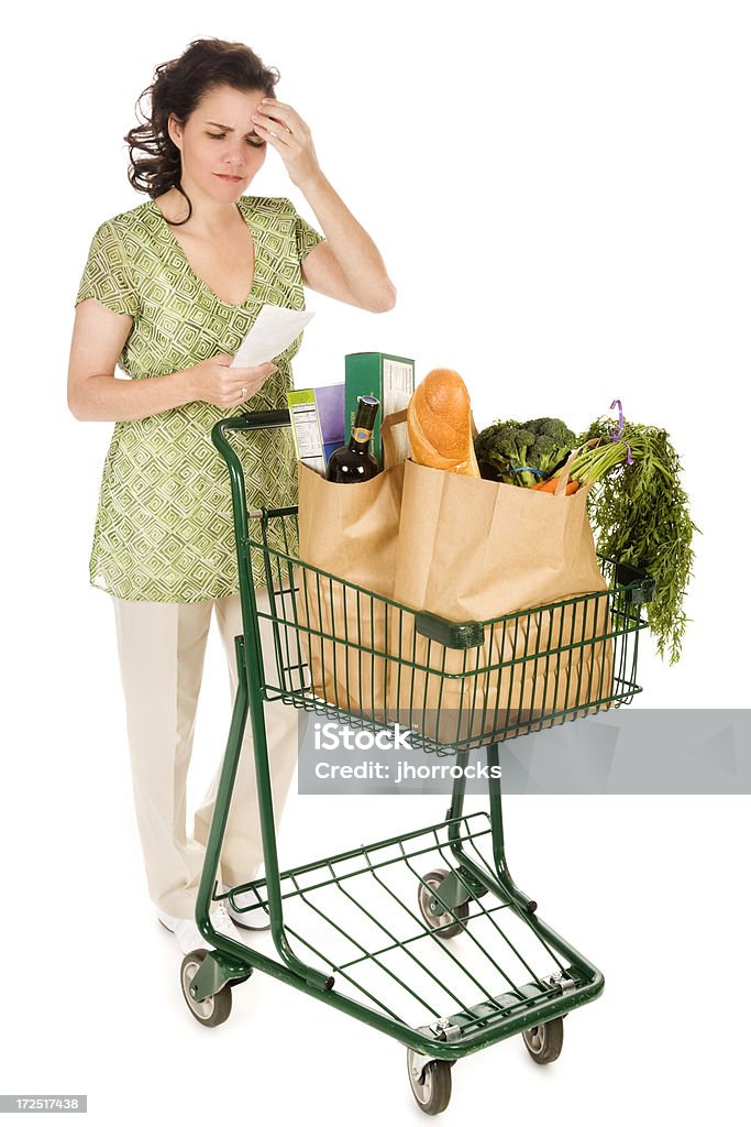 Mujer de compras de comestibles para examinar entrada - Foto de stock de inflación libre de derechos
