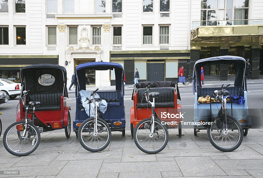 Rząd Pedicabs w Manhattan - Zbiór zdjęć royalty-free (Riksza rowerowa)