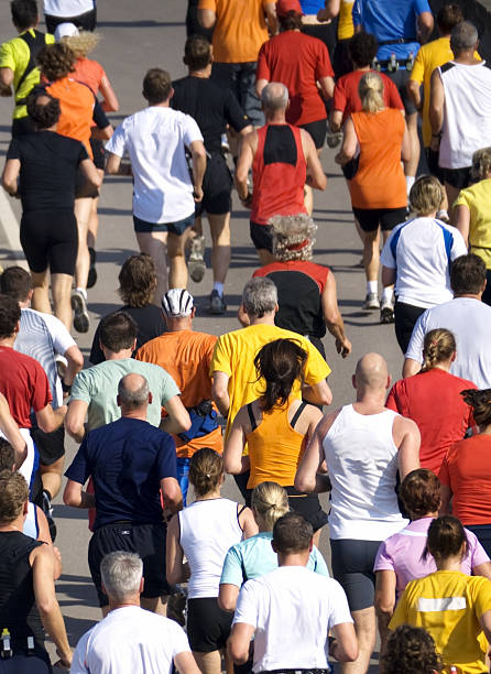 Pessoas correr uma maratona - foto de acervo