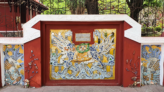 Hue, Vietnam - March 18, 2021 : Traditional Wall Screen Of Quoc Hoc Hue Gifted High School In Hue City. Quoc Hoc Hue Gifted High School Is One Of The Most Famous Institutions In Vietnam.