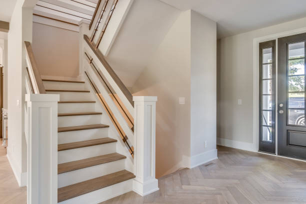 istock Stairs leading upstairs and downstairs from main floor 1725330532