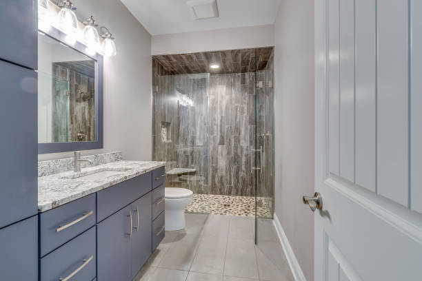 istock Lovely floorplan design of bathroom 1725333808