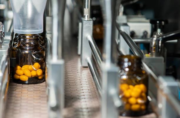 istock Drug capsules on conveyor belts at modern pharmaceutical factories 1725363763