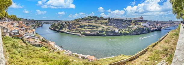istock Panoramic view over Douro river near Porto during daytime 1725472401