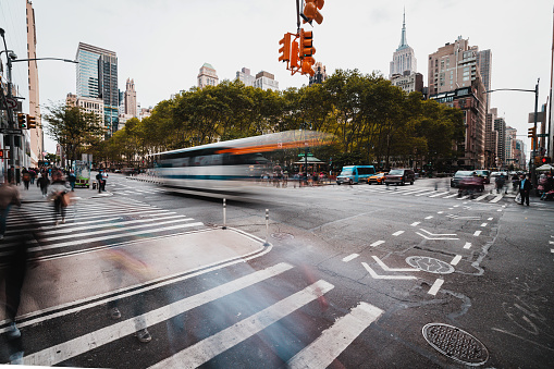 Crowd of people crossing the street in Midtown Manhattan