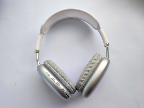 big headset or bluetooth Headphones
