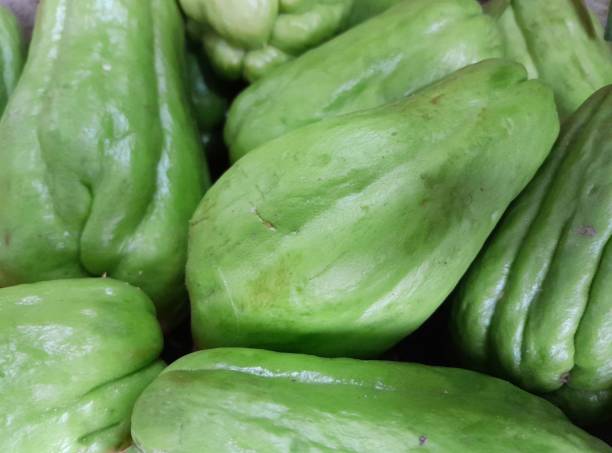 istock Medium-sized chayote on display at a traditional market. 1725886071