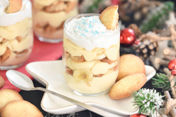 istock Homemade banana pudding cup 1725900893