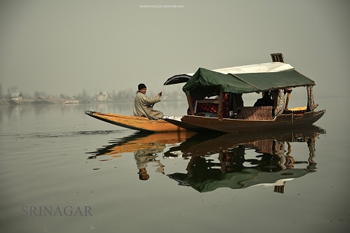 Man rowing boat in Srinagar