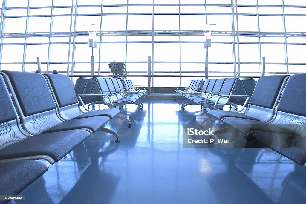 Terminal de aeropuerto en espera la sala de estar - Foto de stock de Ancho libre de derechos