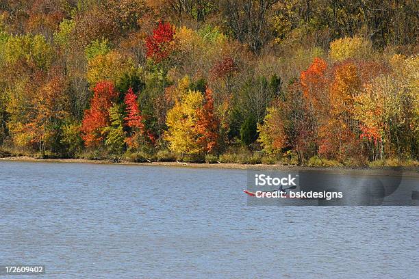 秋の Kayaker - バックス郡のストックフォトや画像を多数ご用意 - バックス郡, ペンシルベニア州, カヤック