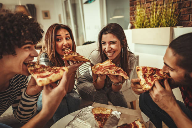 istock Friendship Spiced With Pizza 1726221538