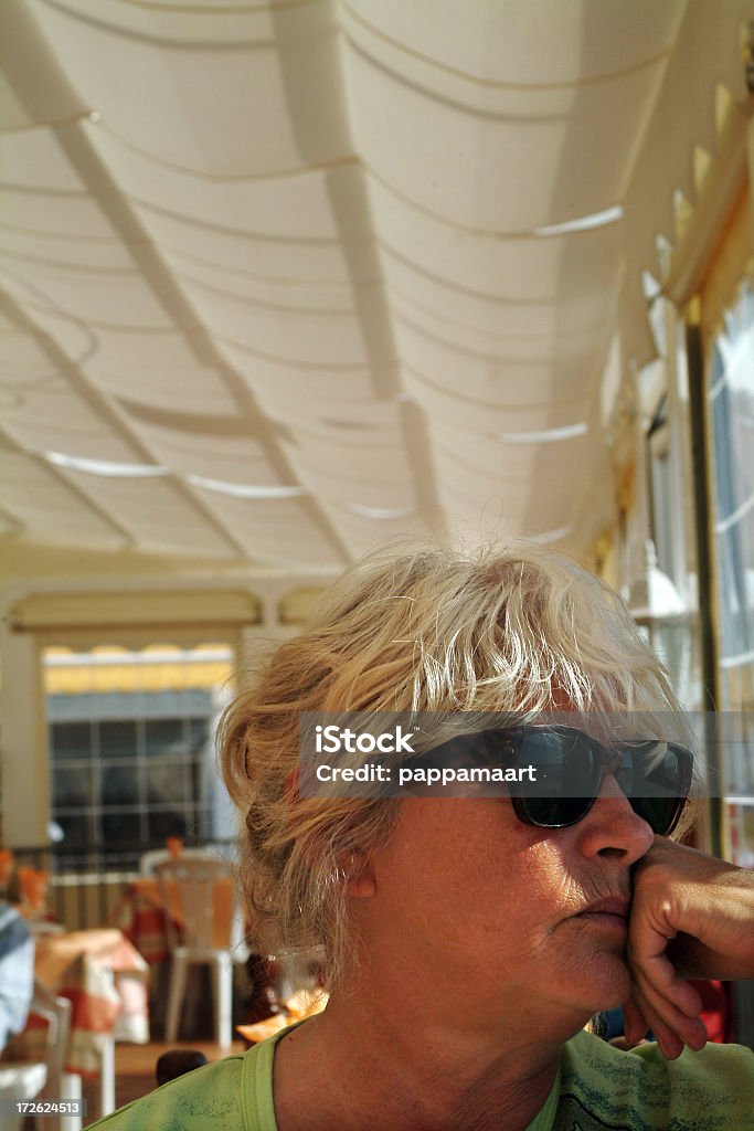 Портрет задумчивый Старший женщина - Стоковые фото Женщины роялти-фри