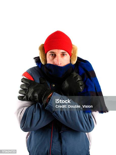 Foto de Congelamento Shivering Homem Em Vermelho Estoque Boné Aquecedor De Orelha Echarpe e mais fotos de stock de Adulto