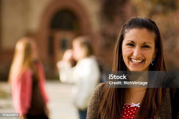 Junger Student Stockfoto und mehr Bilder von Auge - Auge, Außenaufnahme von Gebäuden, Bauwerk