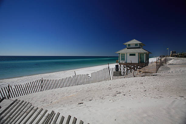 istock Hurricane Damaged Beach House 172624909