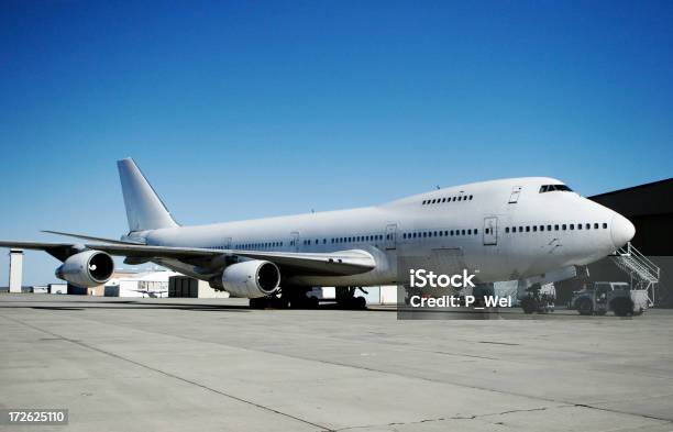 All White 747 Plane Stockfoto und mehr Bilder von Asphalt - Asphalt, Einzelner Gegenstand, Fliegen