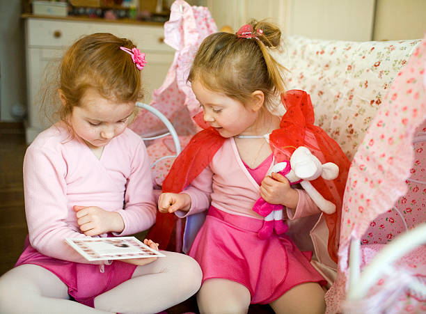 istock Best friends with a birthday invitation 172625257