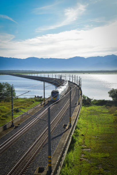 전기 열차 서비스(ets) - railway bridge 뉴스 사진 이미지