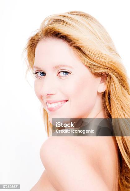 Donna Naturale - Fotografie stock e altre immagini di Adulto - Adulto, Beautiful Woman, Bellezza