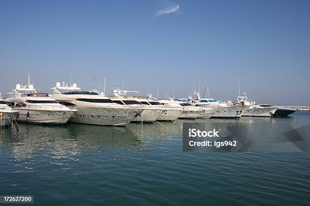 Photo libre de droit de Marina Puerto Banús banque d'images et plus d'images libres de droit de Admirer le paysage - Admirer le paysage, Avion de tourisme, Balise flottante