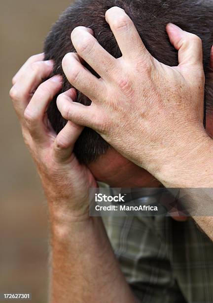 Sofferenza Saranno Forniti Le Mani - Fotografie stock e altre immagini di Adulto - Adulto, Affari, Affranto