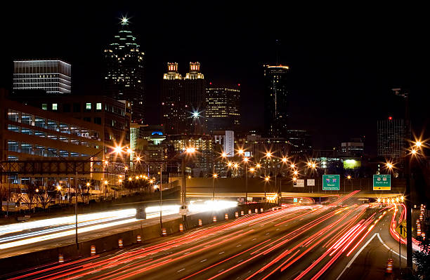 El centro de la ciudad de Atlanta de noche - foto de stock