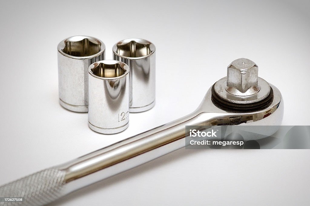 Vasos y llaves de vaso - Foto de stock de Juego de herramientas para reparar las llantas libre de derechos