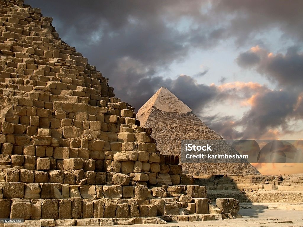 Piramidi di Giza - Foto stock royalty-free di Piramide - Forma geometrica