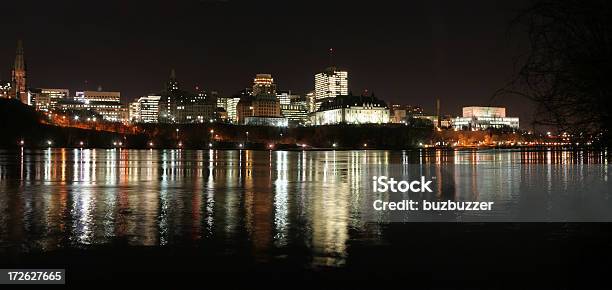 Noche Panorama De La Ciudad De Ottawa Foto de stock y más banco de imágenes de Agua - Agua, Aire libre, Arquitectura