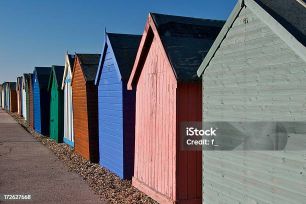 Foto de Cabanas De Praia Do Sudeste De Inglaterra e mais fotos de stock de Areia - Areia, Azul, Baía
