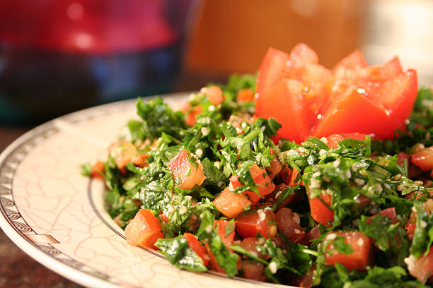 tabouli - tabbouleh tomato food door imagens e fotografias de stock