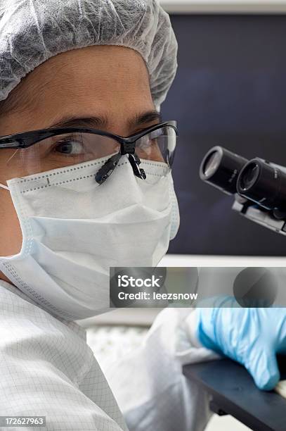 Foto de Laboratório Técnico Closeup e mais fotos de stock de Adulto - Adulto, Cientista, Engenheiro