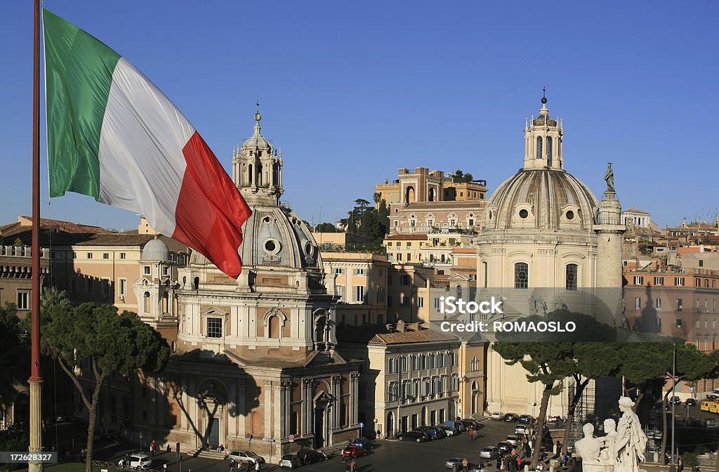 Roman widok z Flaga Włoch, Rzym, Włochy - Zbiór zdjęć royalty-free (Bez ludzi)