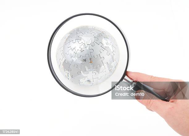 Lupa De Guante Foto de stock y más banco de imágenes de Aumento a pequeña escala - Aumento a pequeña escala, Enfoque diferencial, Escrutinio