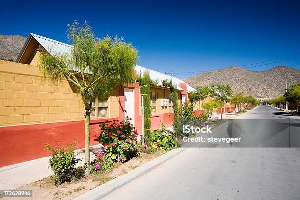 Villaggio Street Cile - Fotografie stock e altre immagini di Ambientazione esterna - Ambientazione esterna, America del Sud, Blu