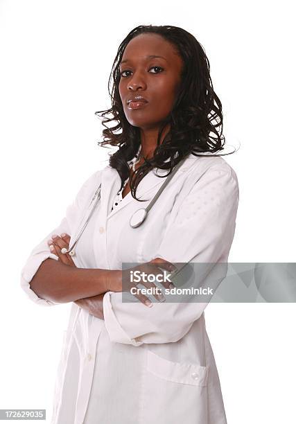 Foto de Grave Médico e mais fotos de stock de Afro-americano - Afro-americano, Doutor, Figura para recortar